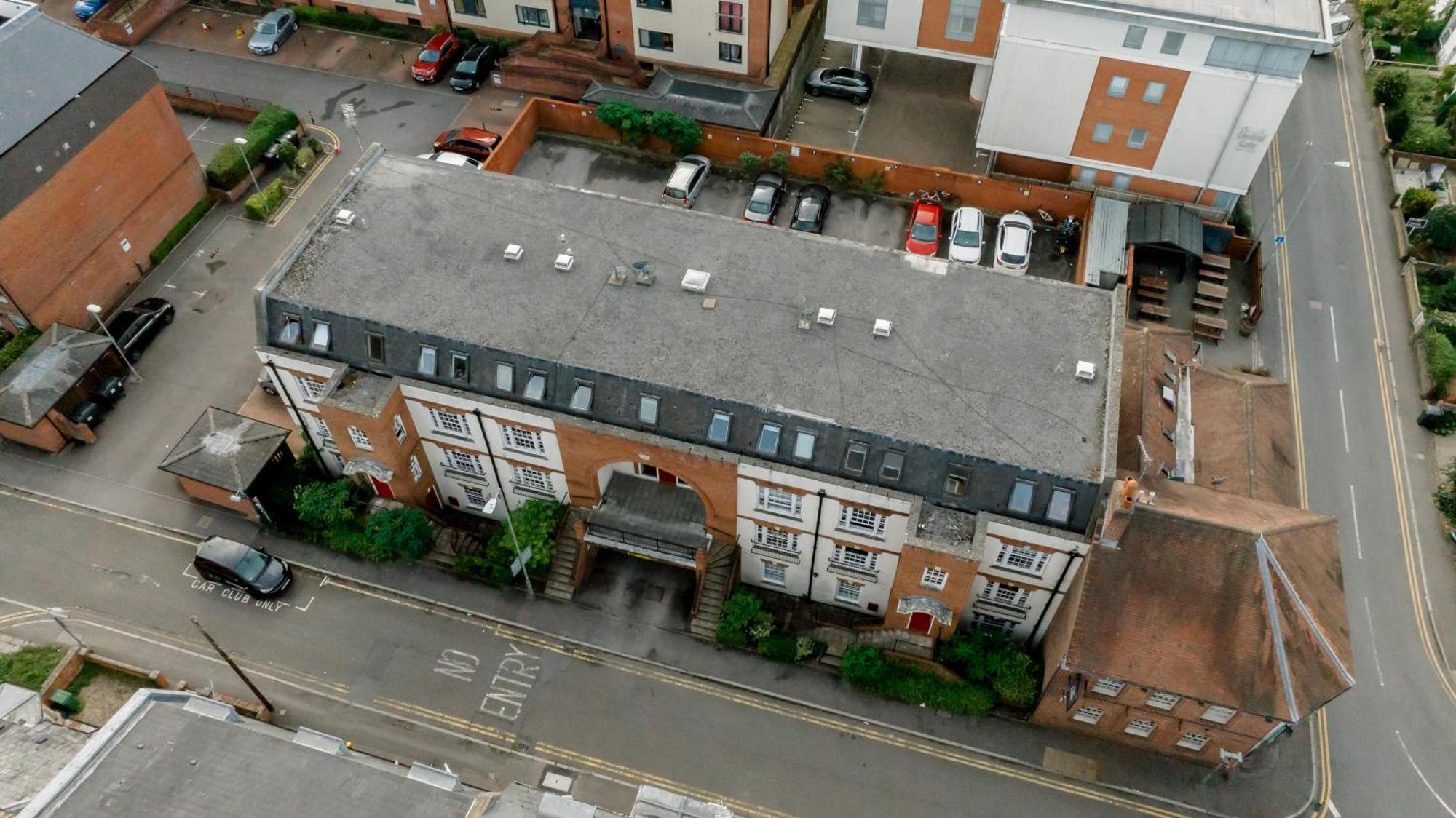 Starhost Residences - Central 3 Bed Apartment At Regents Court, Newbury Extérieur photo