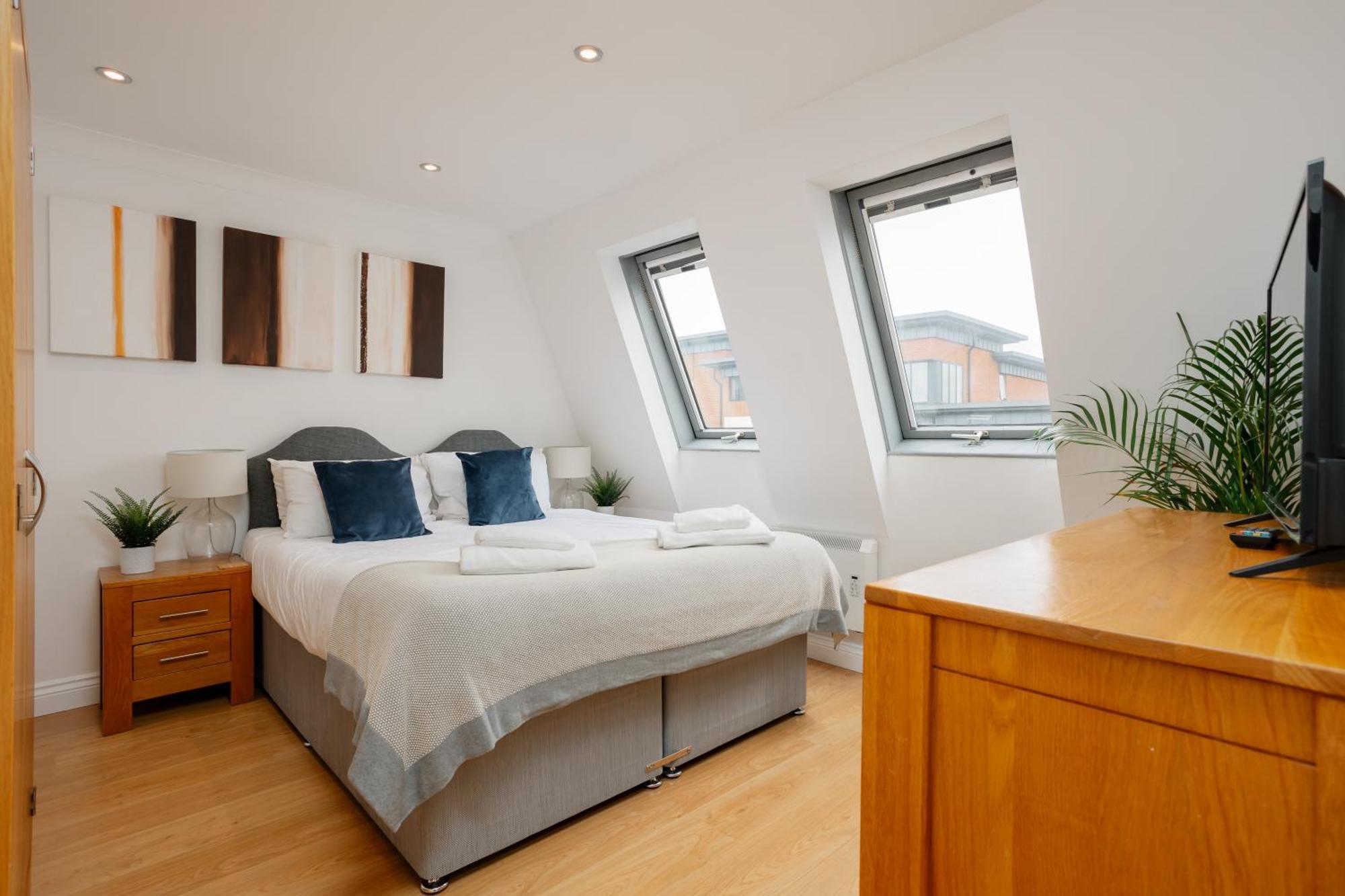Starhost Residences - Central 3 Bed Apartment At Regents Court, Newbury Extérieur photo