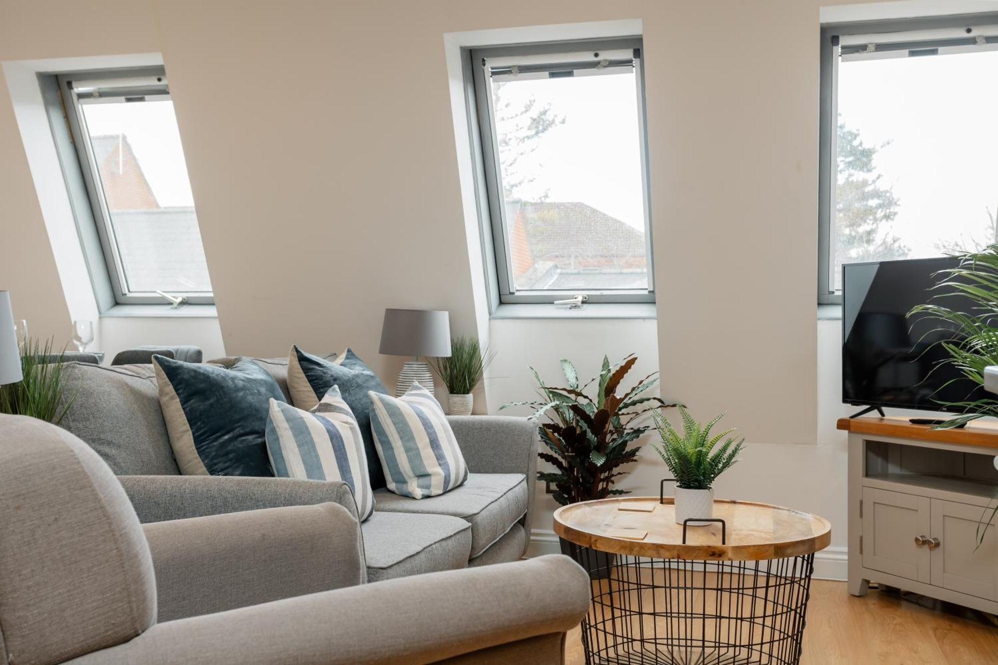 Starhost Residences - Central 3 Bed Apartment At Regents Court, Newbury Newbury  Extérieur photo