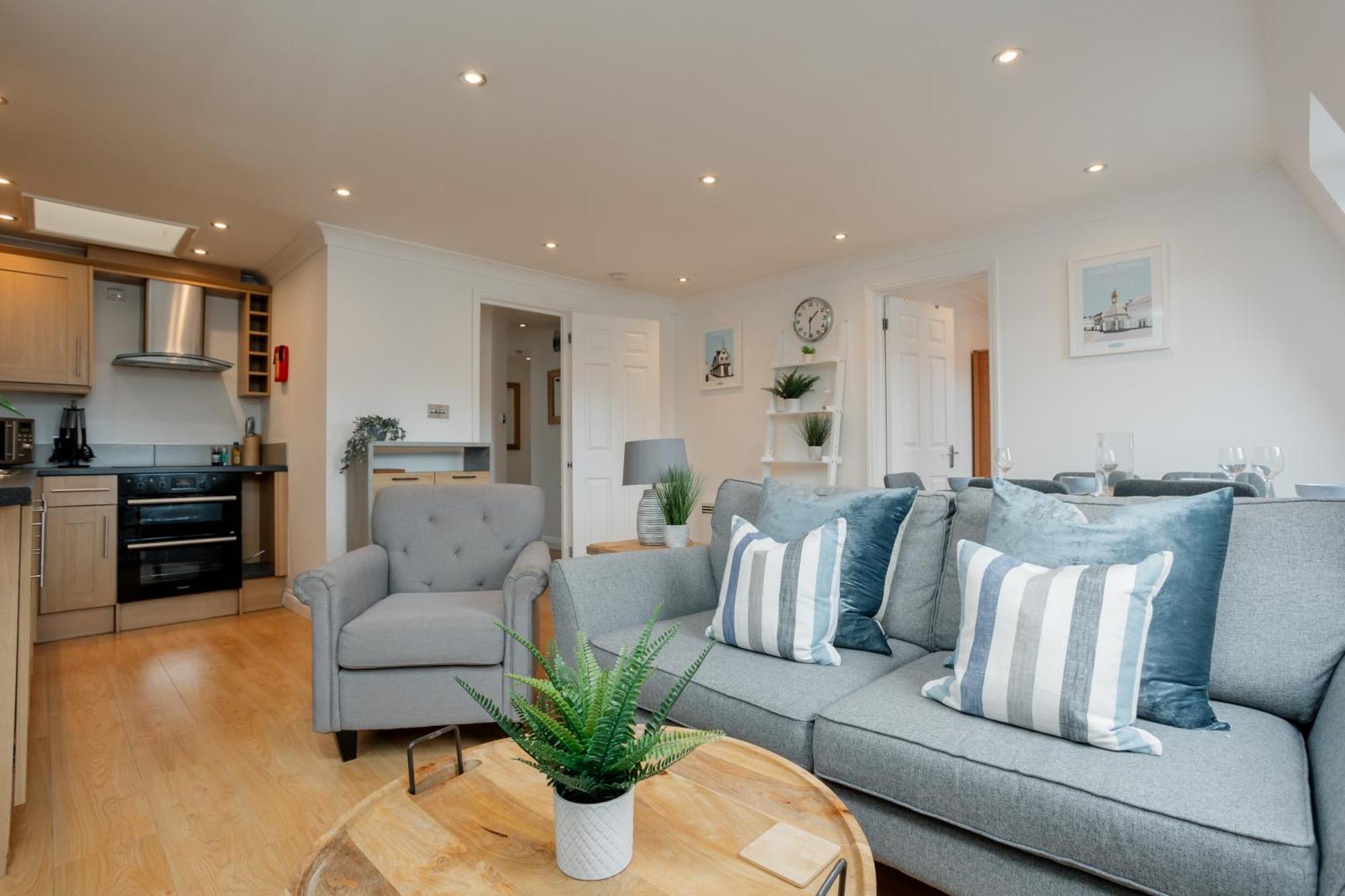 Starhost Residences - Central 3 Bed Apartment At Regents Court, Newbury Newbury  Extérieur photo