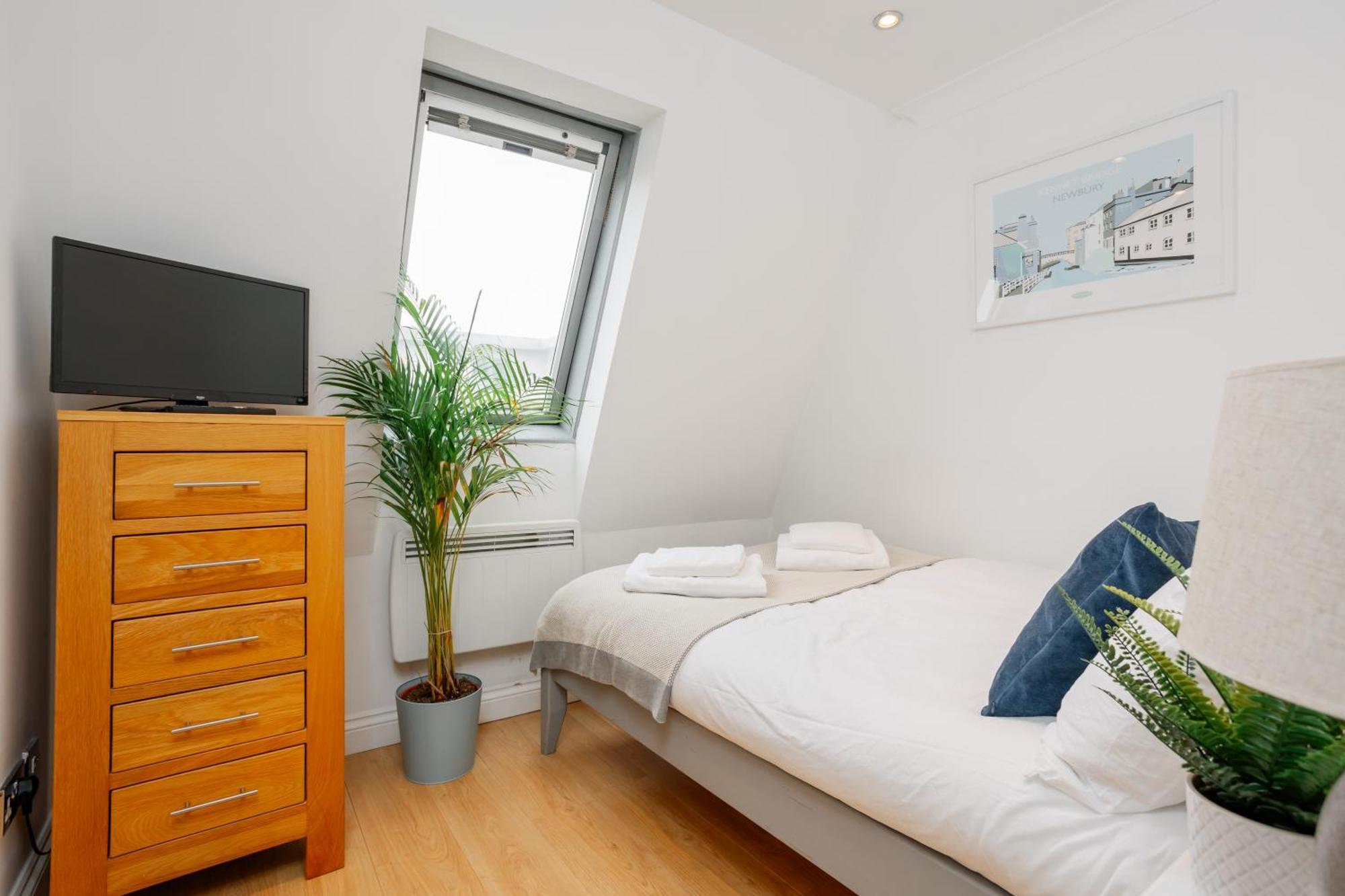 Starhost Residences - Central 3 Bed Apartment At Regents Court, Newbury Newbury  Extérieur photo