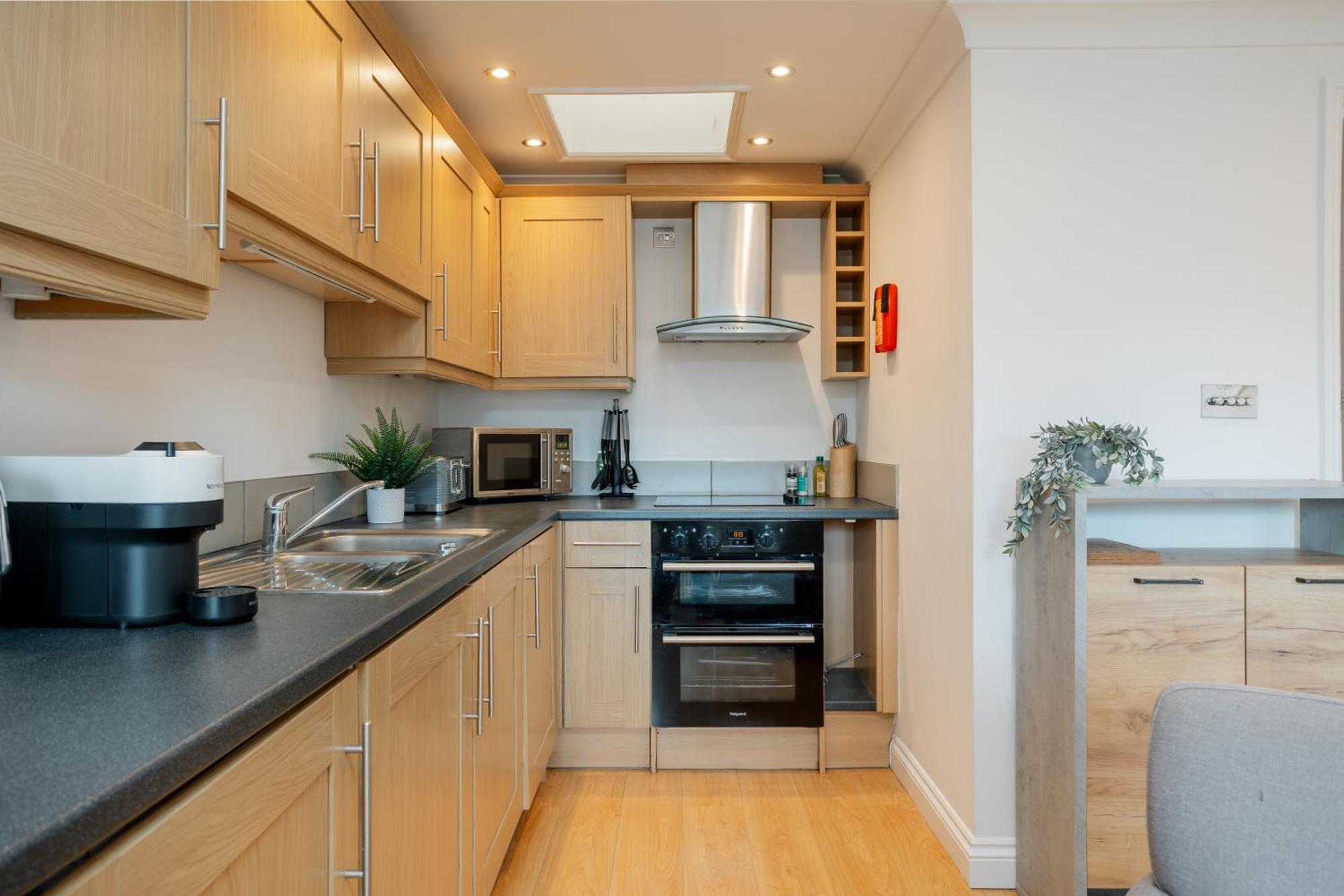 Starhost Residences - Central 3 Bed Apartment At Regents Court, Newbury Newbury  Extérieur photo