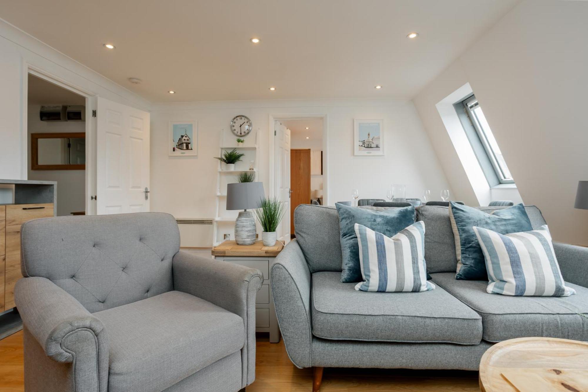 Starhost Residences - Central 3 Bed Apartment At Regents Court, Newbury Newbury  Extérieur photo