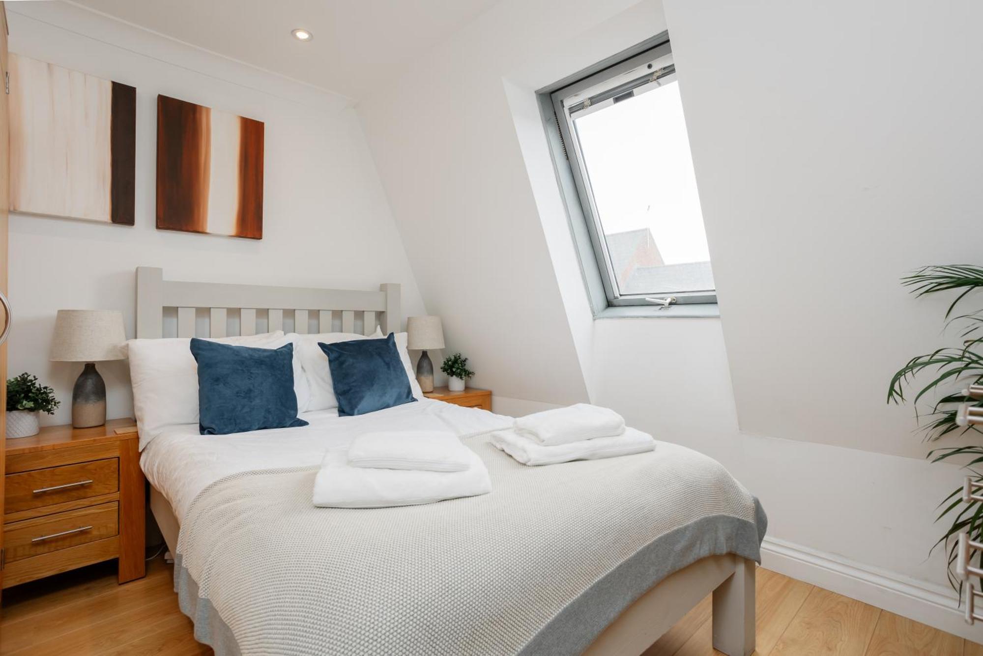Starhost Residences - Central 3 Bed Apartment At Regents Court, Newbury Newbury  Extérieur photo