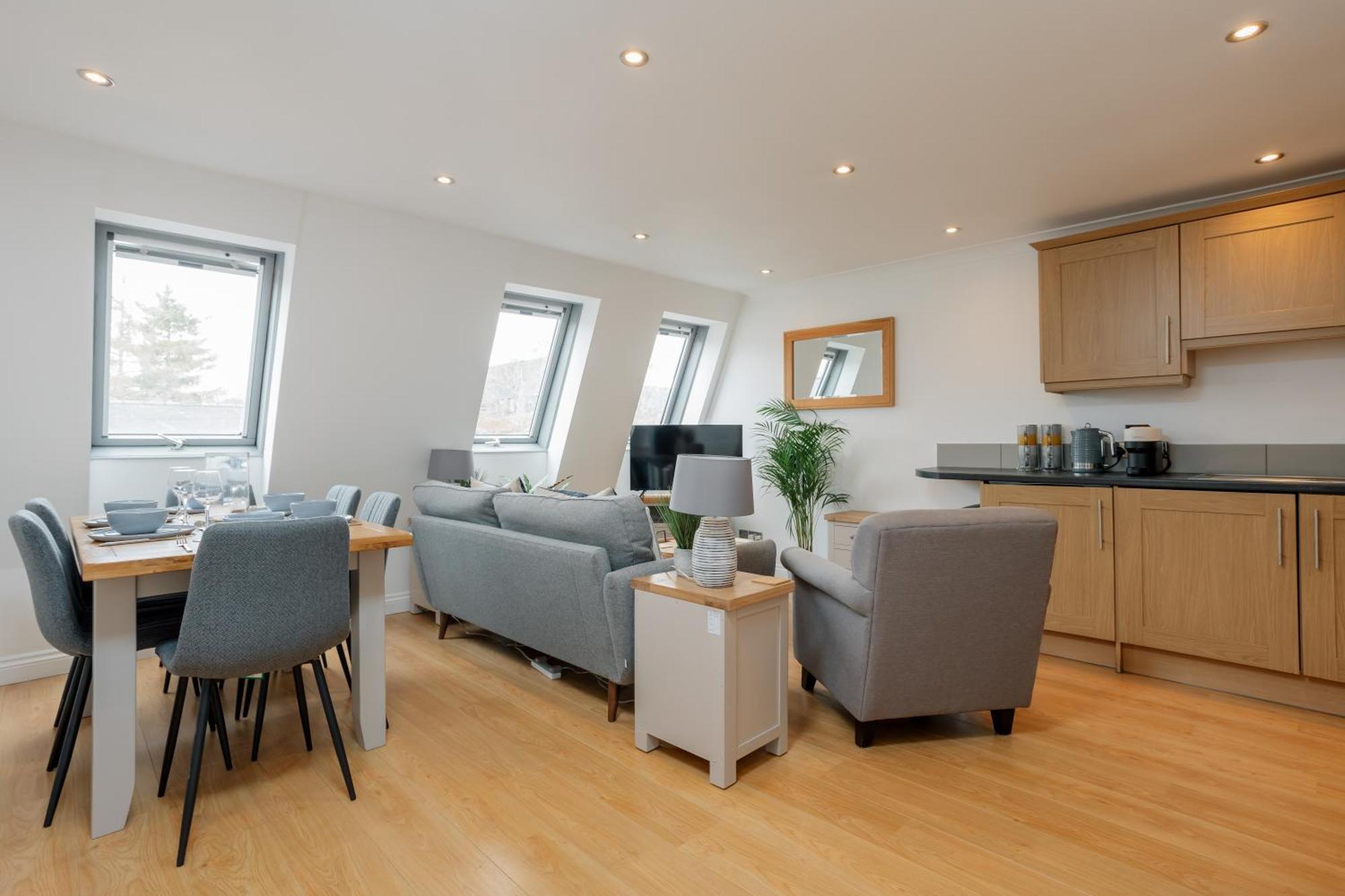 Starhost Residences - Central 3 Bed Apartment At Regents Court, Newbury Newbury  Extérieur photo