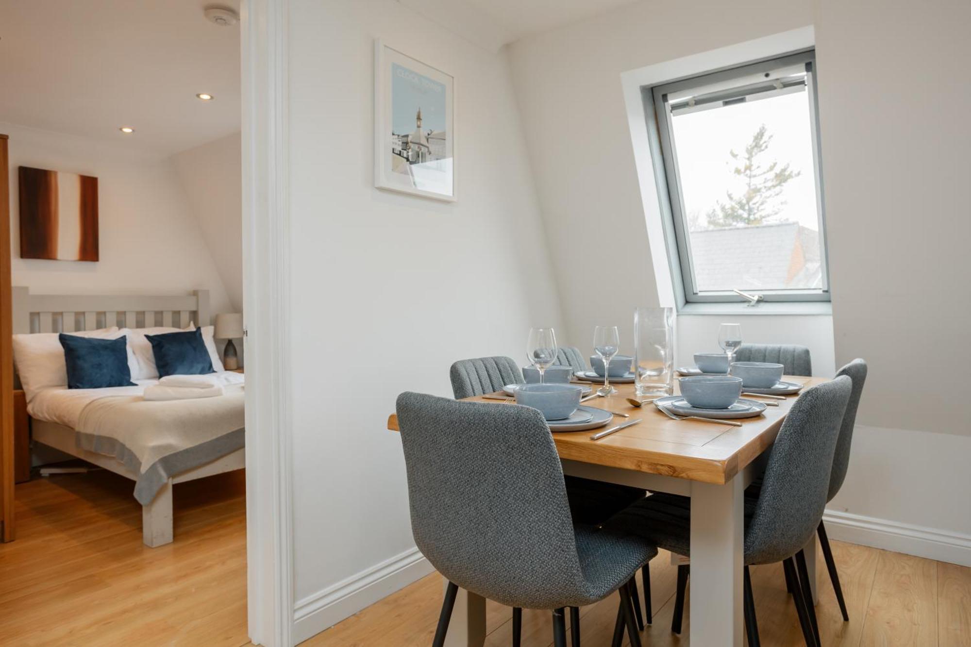 Starhost Residences - Central 3 Bed Apartment At Regents Court, Newbury Newbury  Extérieur photo