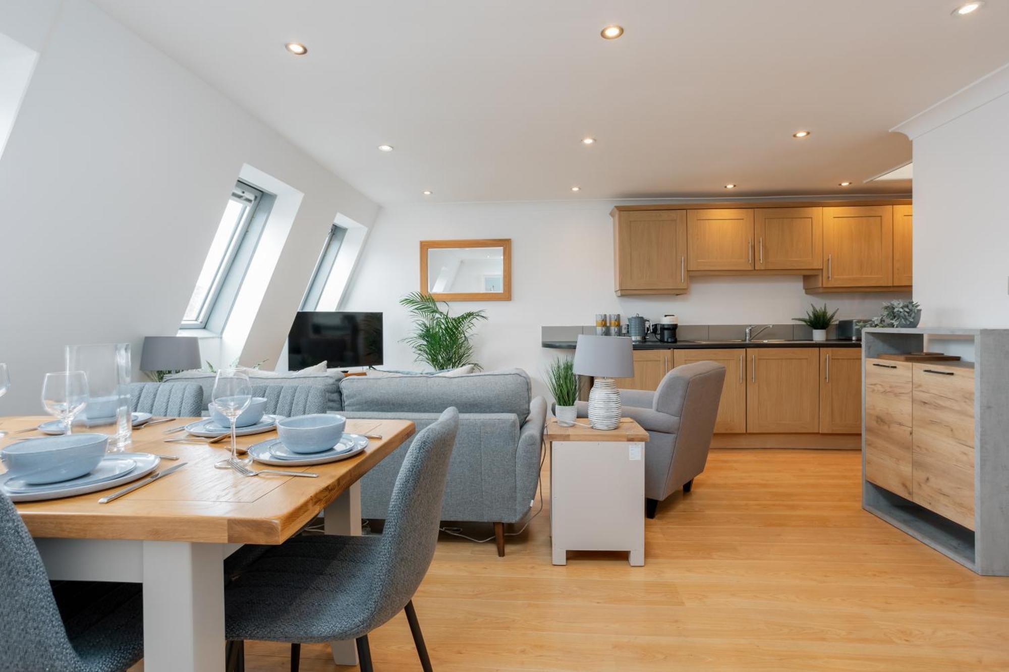 Starhost Residences - Central 3 Bed Apartment At Regents Court, Newbury Newbury  Extérieur photo