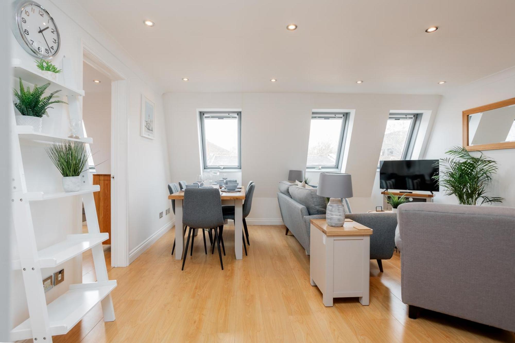 Starhost Residences - Central 3 Bed Apartment At Regents Court, Newbury Newbury  Extérieur photo